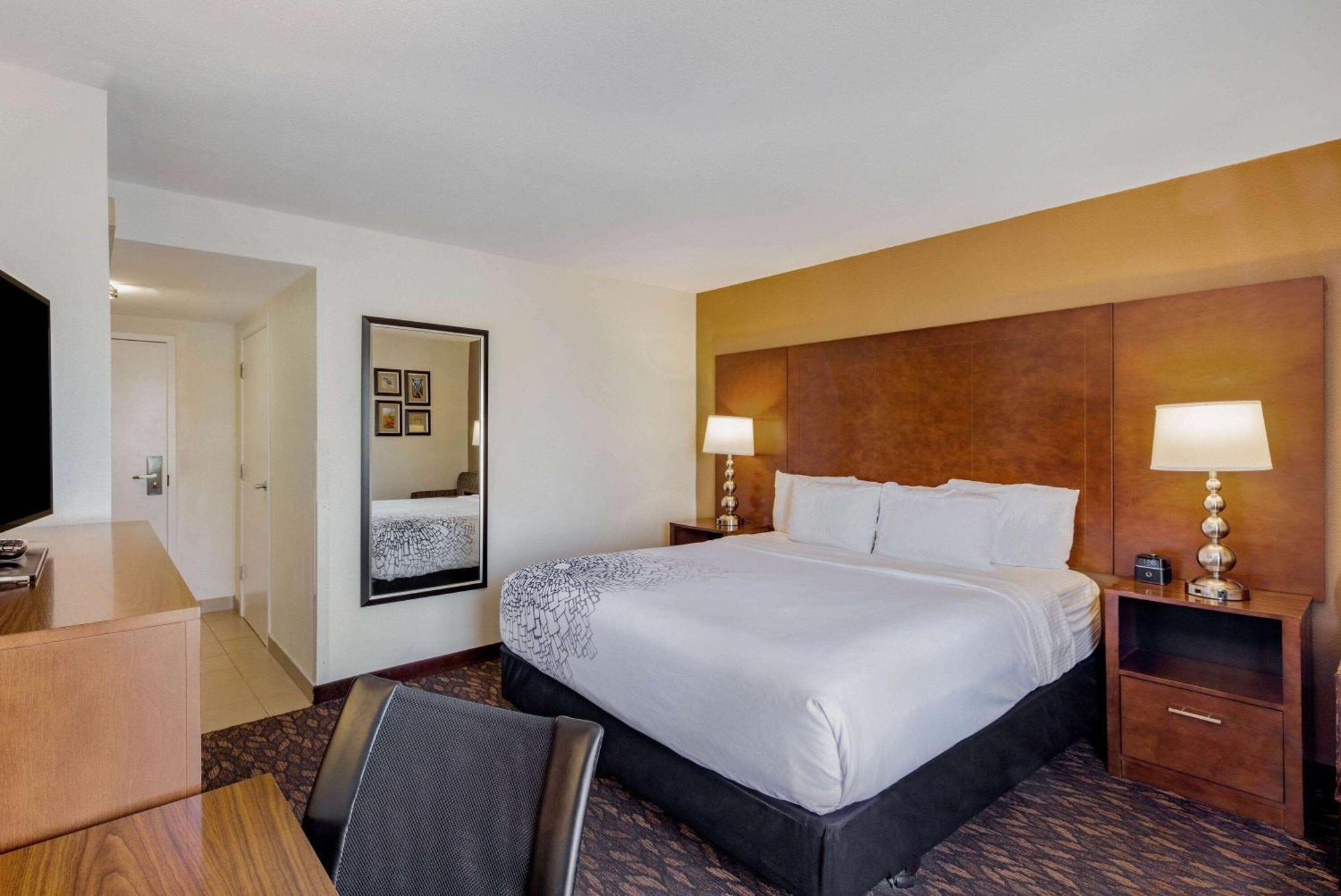 La Quinta By Wyndham Oakland - Hayward Hotel Exterior foto